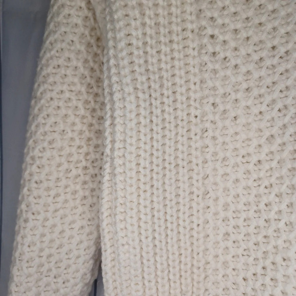 American Eagle Outfitters turtleneck sweater - Picture 6 of 13
